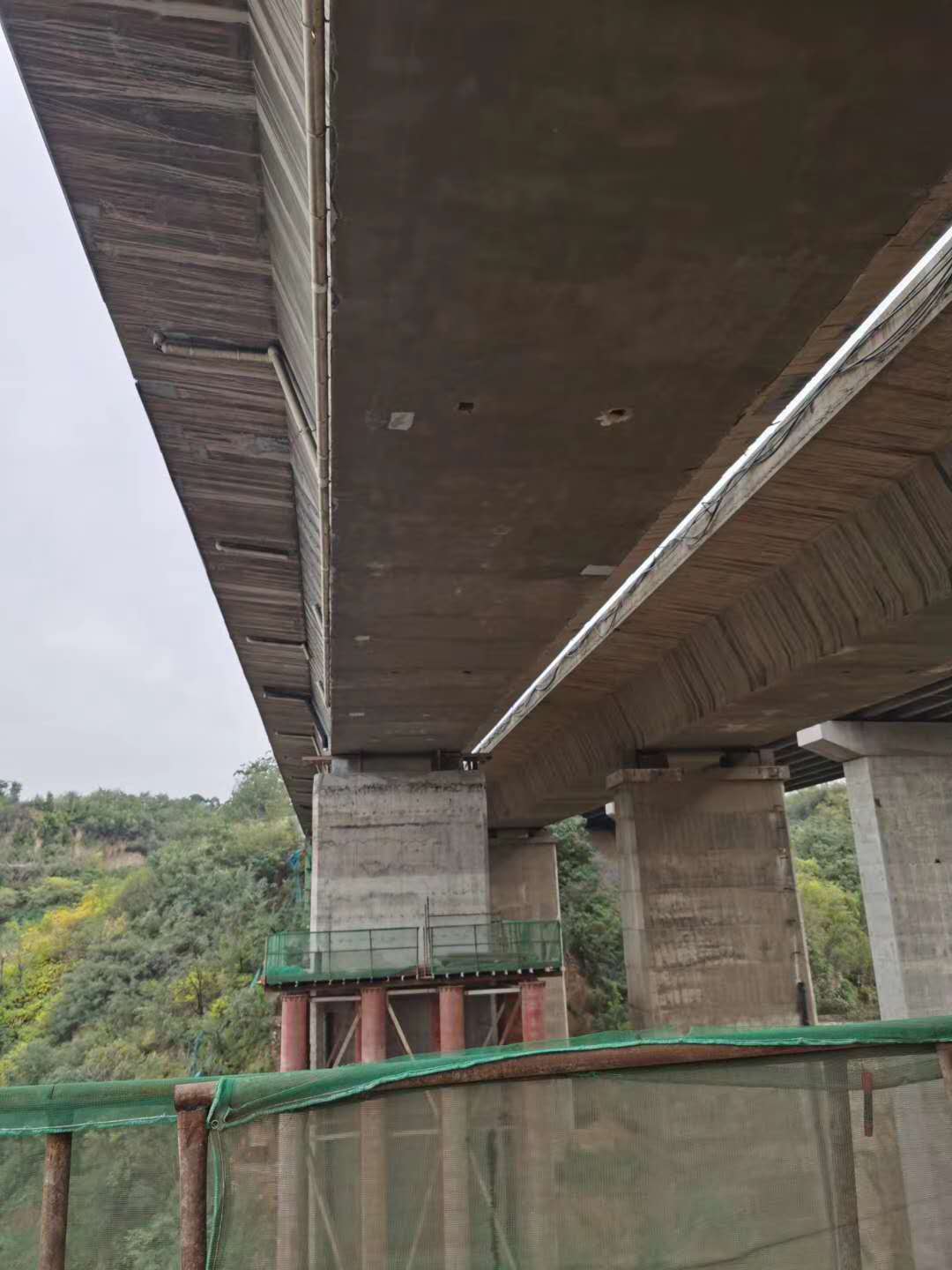 泸州桥梁加固前制定可行设计方案图并用对施工方法